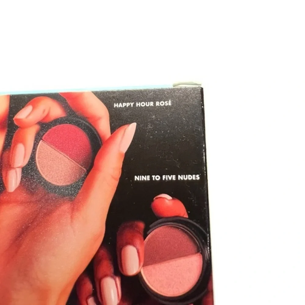 e.l.f. elf 3 Eyeshadow Desk to Dinner and Brush Set - 4pc Makeup Set Gift Travel
